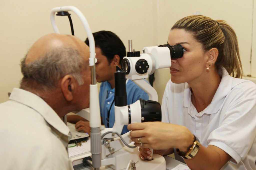 médico oftamologista