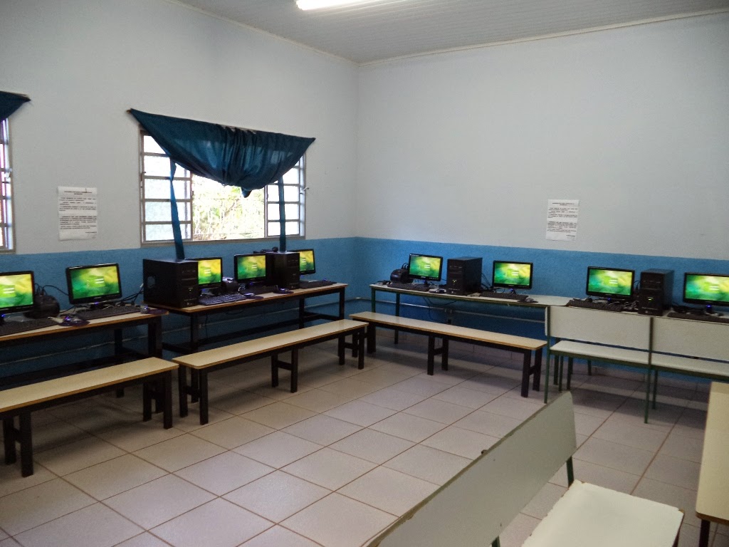 Alunos da rede pública ainda enfrentam lentidão na internet dentro das escolas