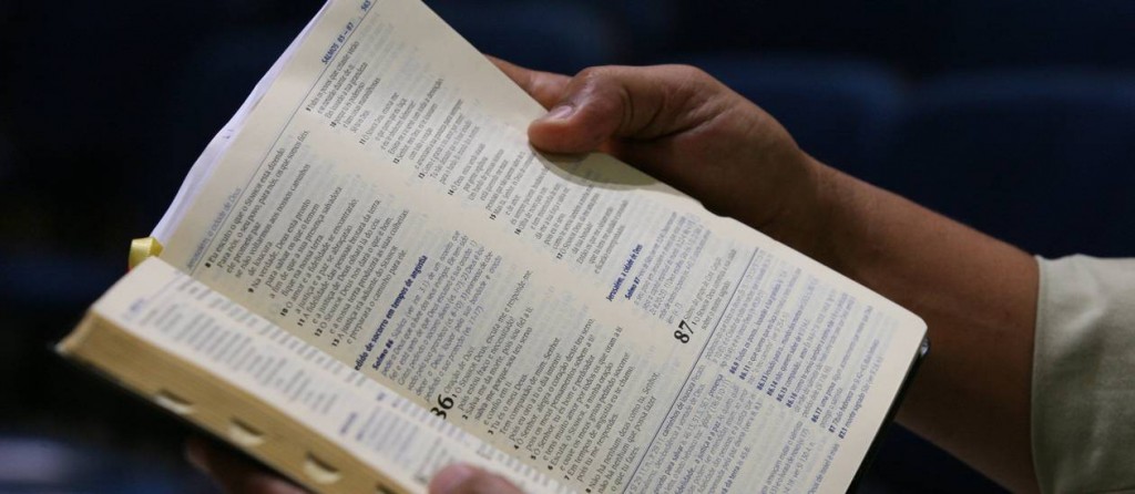 Cidade do interior de São Paulo obriga alunos a leitura bíblica