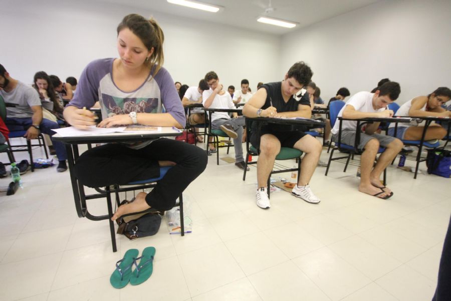 Candidatos começam a prova da segunda fase da Fuvest