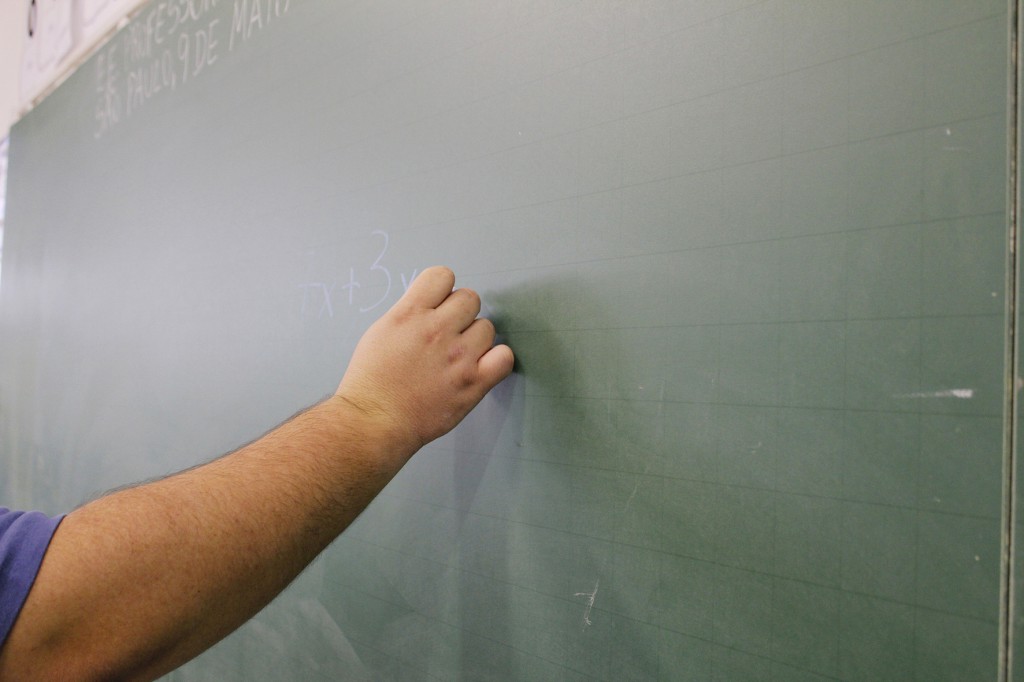 Estudo indica falta interesse de professores pela sua própria carreira