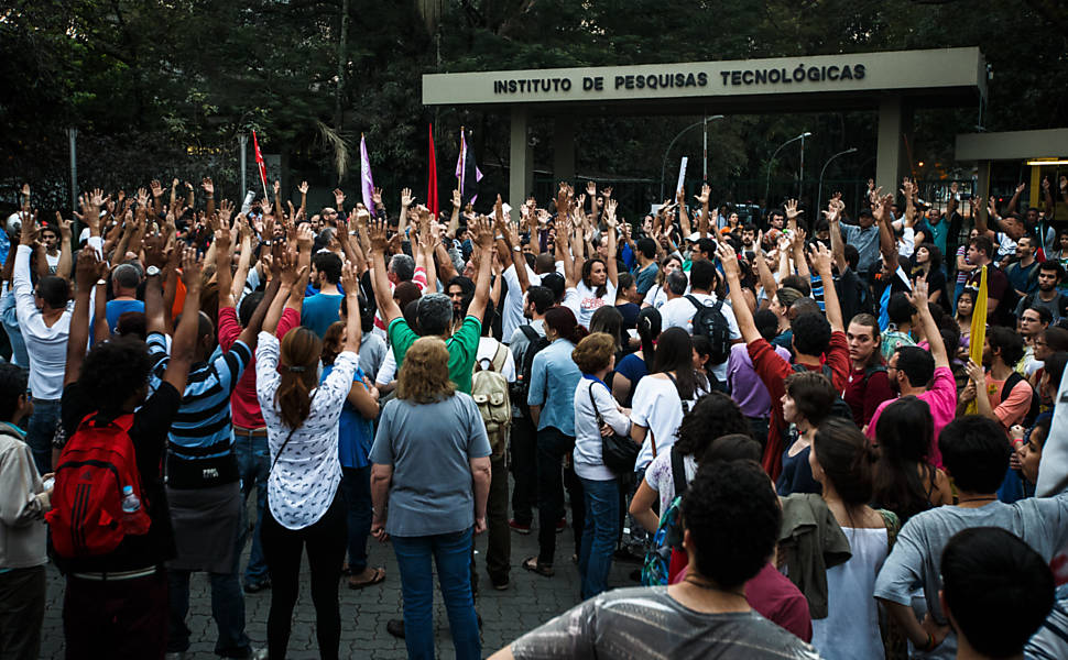 USP anuncia proposta de aumento de 5,2 nos salários de professores e funcionários