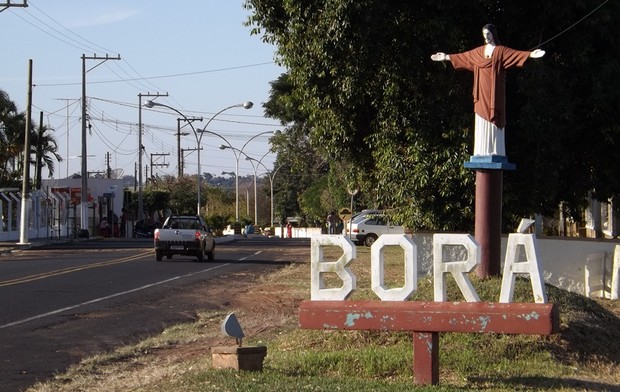 Borá