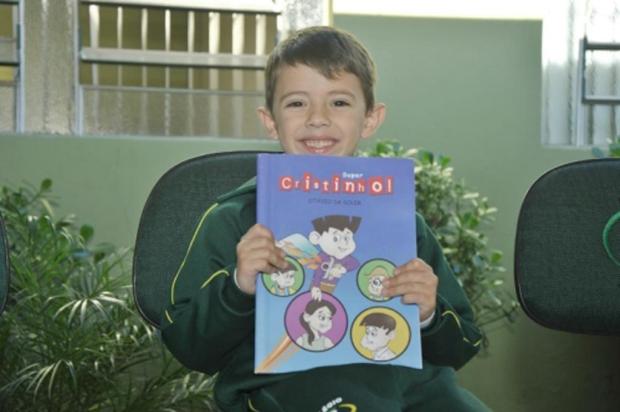 Garoto de 6 anos é o autor mais jovem a lançar um livro