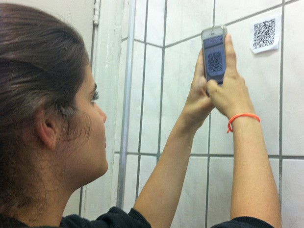 Colégio no DF espalha QR Codes com problemas matemáticos