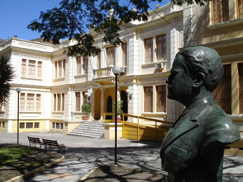 27 cursos de medicina são mal avaliados pelo MEC 2