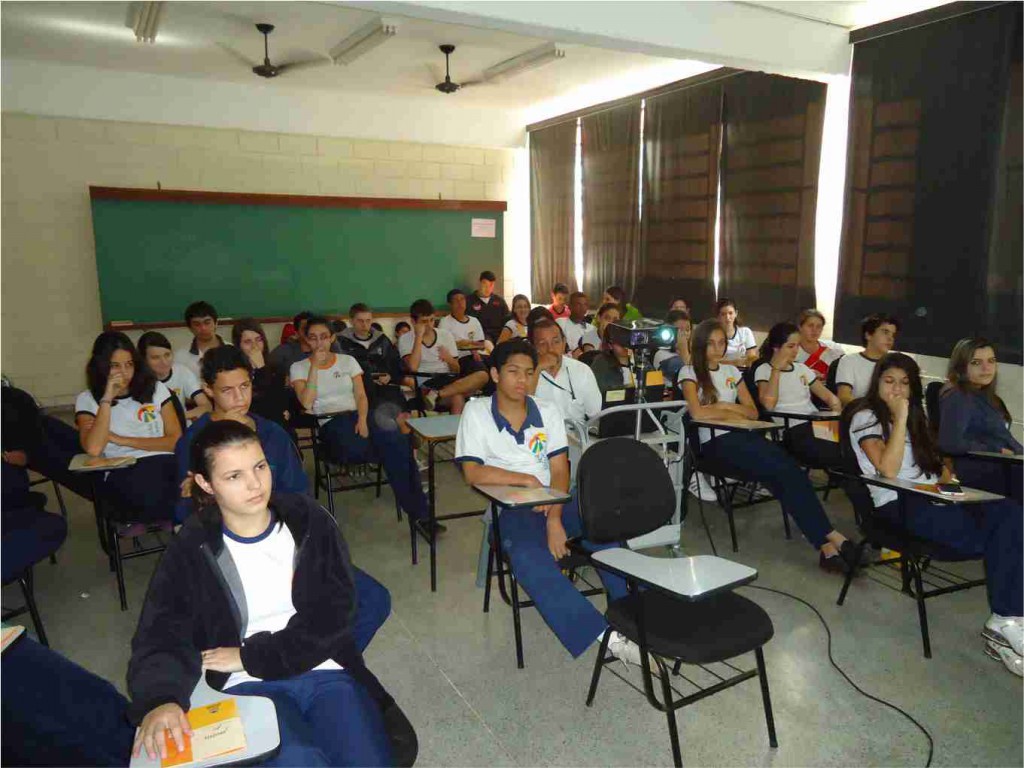 54 dos jovens concluem ensino médio até os 19 anos no Brasil 2