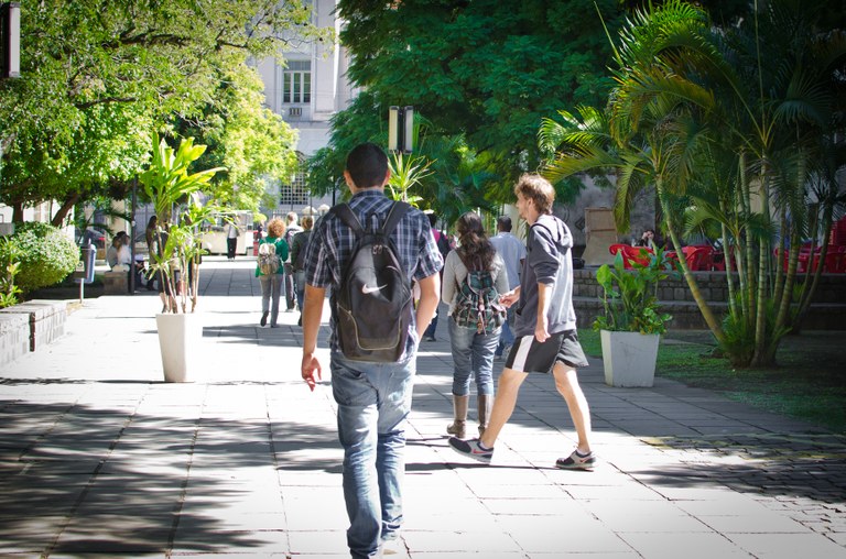 Alunos com menos dinheiro conseguem ganhar espaço em universidades públicas 2