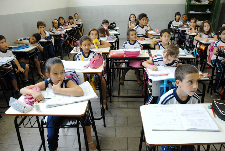 Apenas sete escolas públicas estão entre as 100 melhores pela média do ENEM 2013