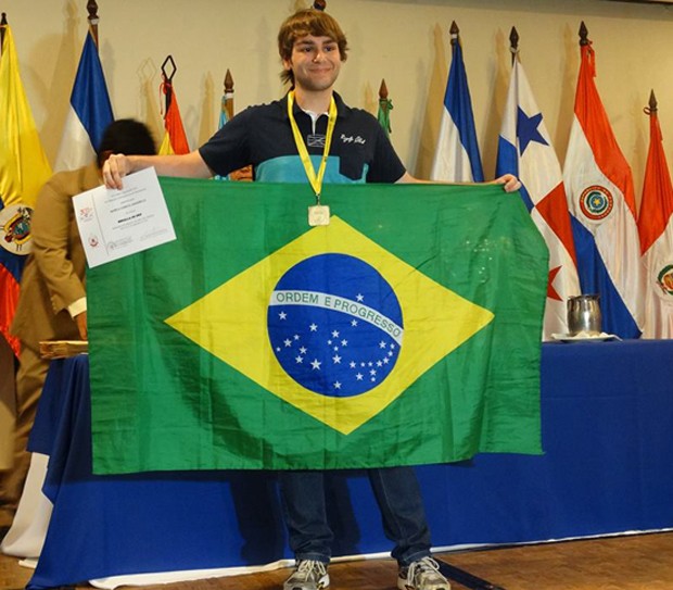 Brasileiro campeão da Olimpíada de Matemática consegue vaga em Princeton