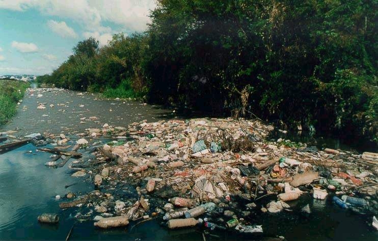 Poluentes avassaladores para água
