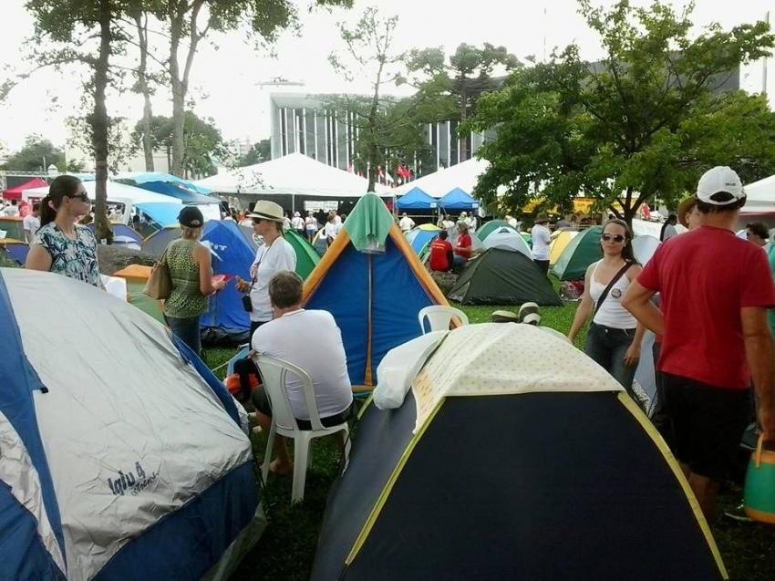 Professores estão em greve no Paraná e passam carnaval acampados 2
