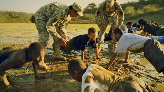 Acampamento militar crianças malcriadas nos EUA