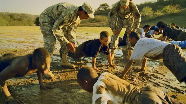 Acampamento militar crianças malcriadas nos EUA