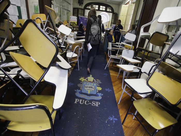 Alunos da PUC de São Paulo ocupam reitoria 2