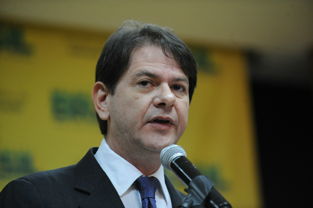Cid Gomes pede demissão do MEC depois de confusão com Câmara