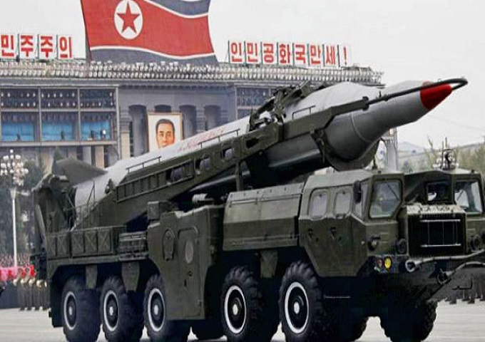 Coréia do Norte lança mísseis no Japão