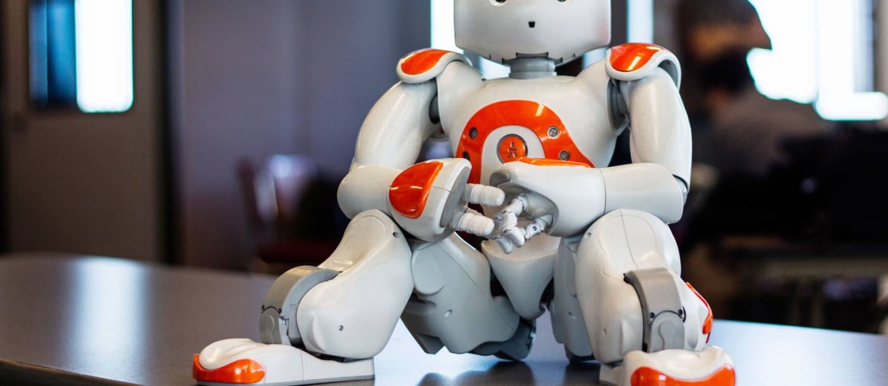 Escola na Suíça ensina crianças a escrever com a ajuda de robôs