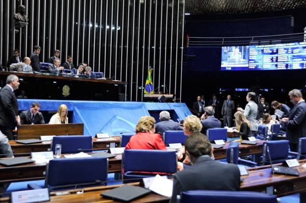 Senado põe fim em coligações para deputados e vereadores