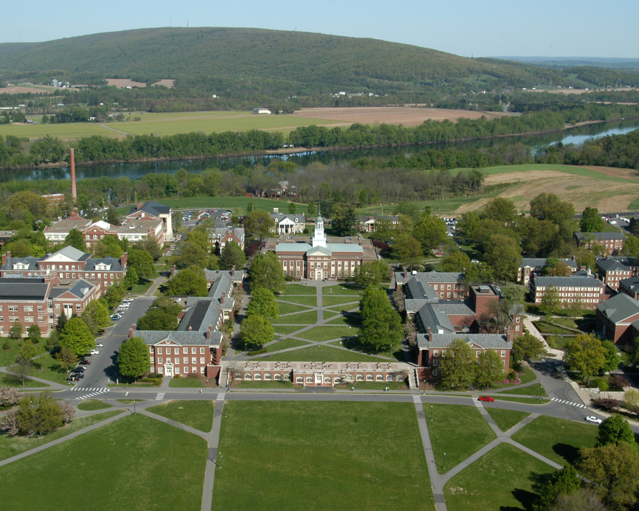 Três alunos são expulsos de faculdade nos EUA por ofensas racistas 2