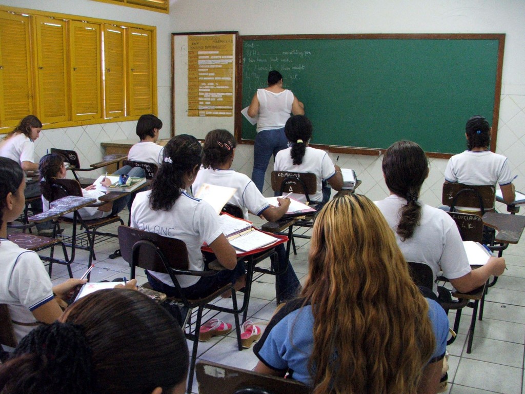33 mil alunos brasileiros farão provas de avaliação para ranking mundial 2