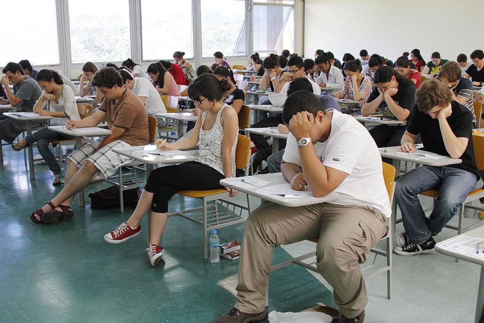 Alunos já podem pedir isenção da taxa no vestibular para Fuvest 2016