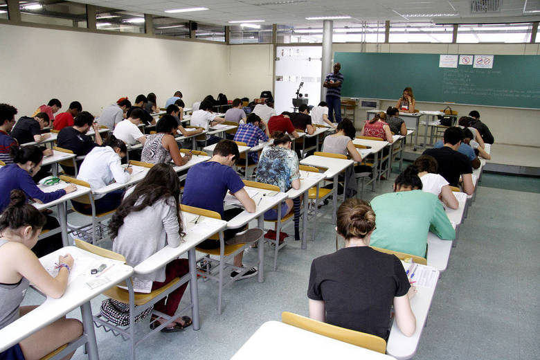 Prazo para solicitação de isenção da taxa do vestibular 2016 da Fuvest termina hoje 2