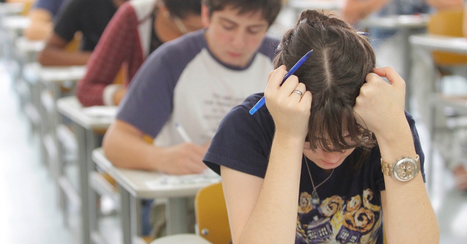 Prazo para solicitação de isenção da taxa do vestibular 2016 da Fuvest termina hoje