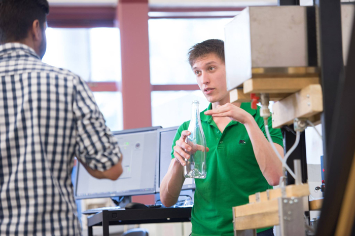 Bolsistas terão que colaborar com educação pública