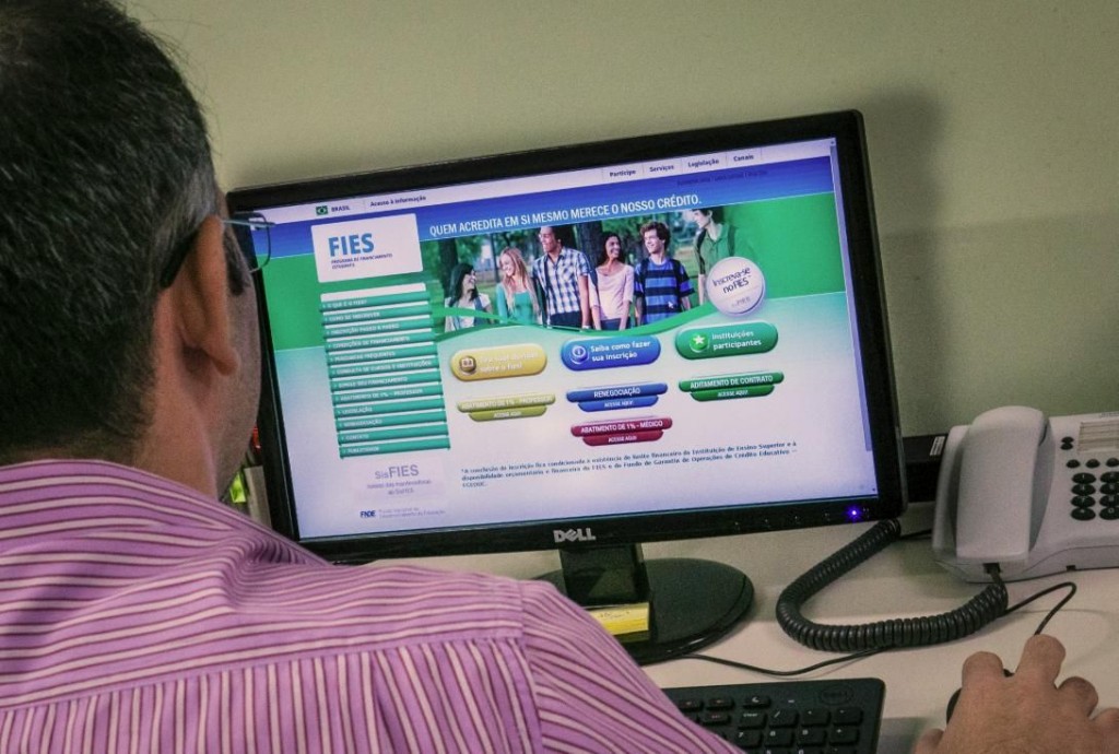 Alunos estão buscando mais crédito privado com redução do Fies 2