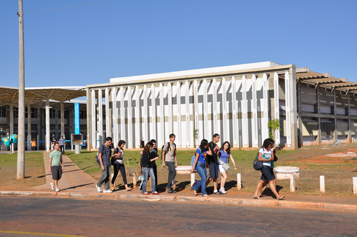 MEC anuncia bloqueio de 30% das verbas para Universidades e Institutos Federais