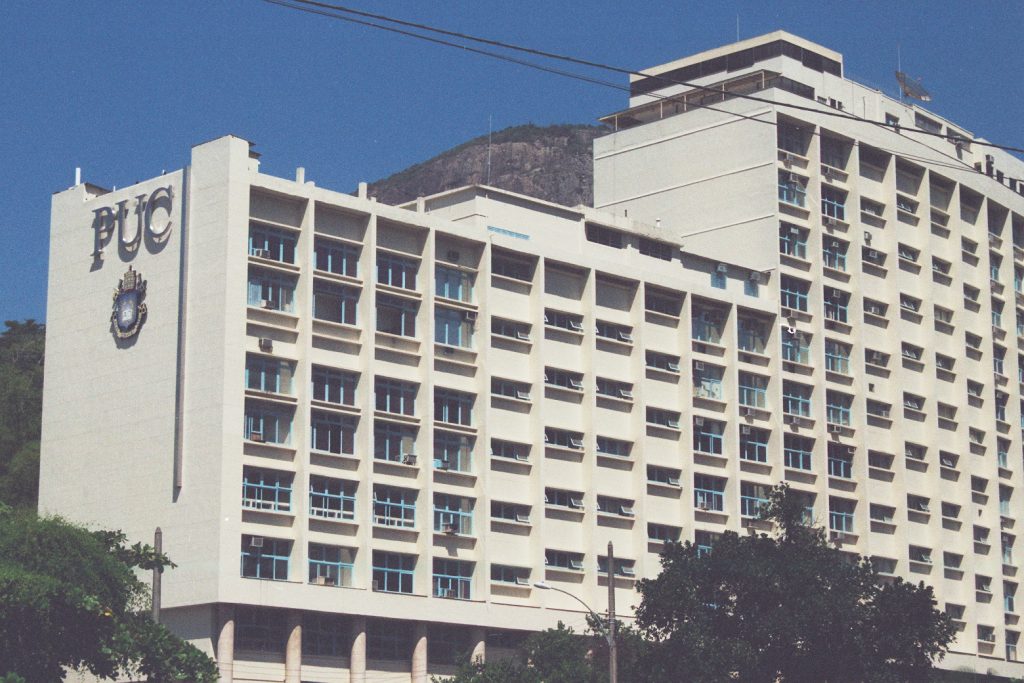 Termina hoje prazo de inscrições para o vestibular da PUC