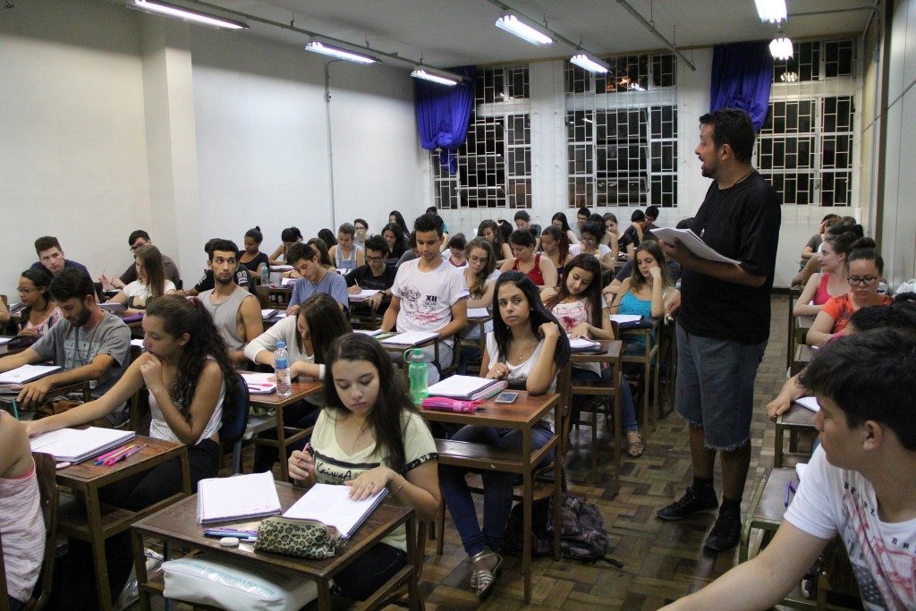 Cursinho Formação Solidária abre inscrições no Paraná