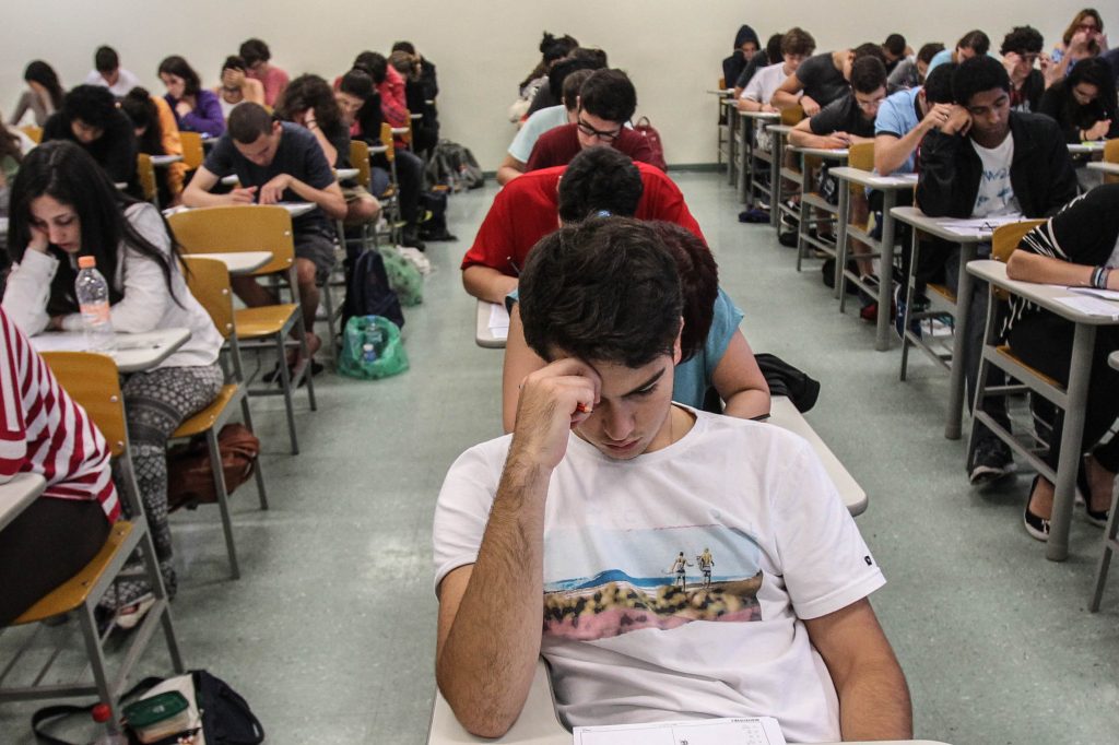 Pedidos de isenção e redução de taxa da Fuvest podem ser feitos a partir de hoje