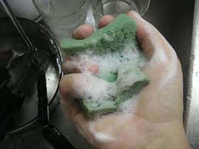 Saiba qual é o objeto que mais tem bactérias dentro de casa