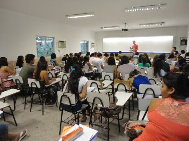 Cursinho UECEVest inscreve até o dia 23 de março