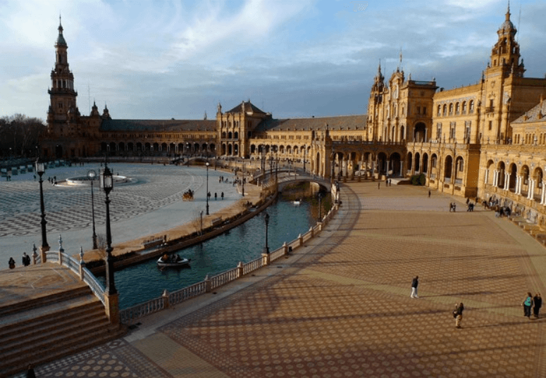 Universidade espanhola oferece bolsas integrais para os brasileiros