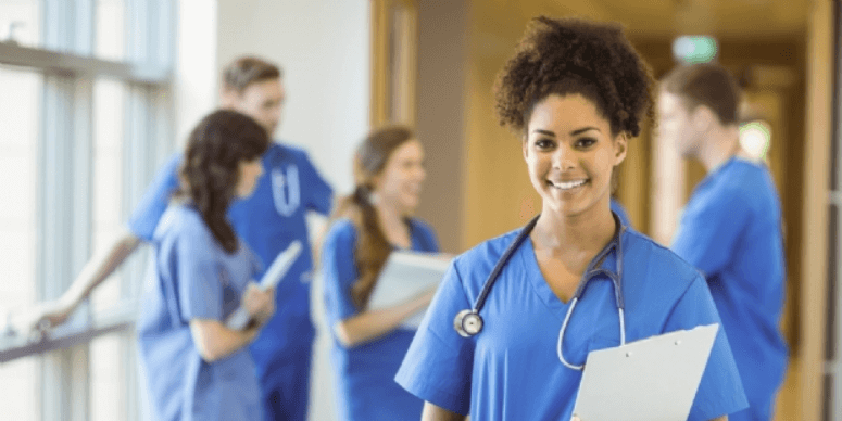 MEC autoriza antecipação em formatura de cursos de saúde